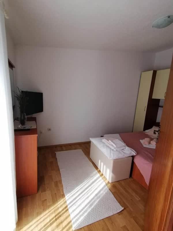 Apartment Krmpotic Vir Bagian luar foto