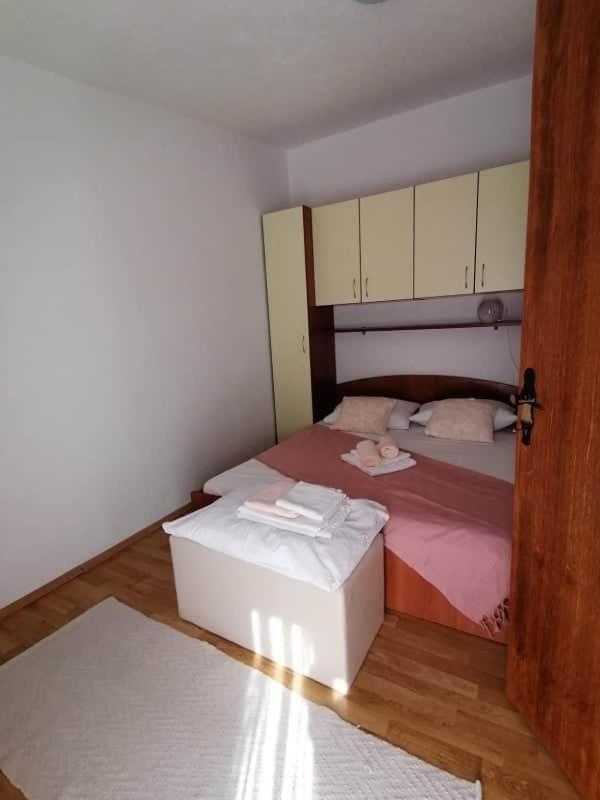 Apartment Krmpotic Vir Bagian luar foto